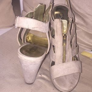 Beige woman wedge